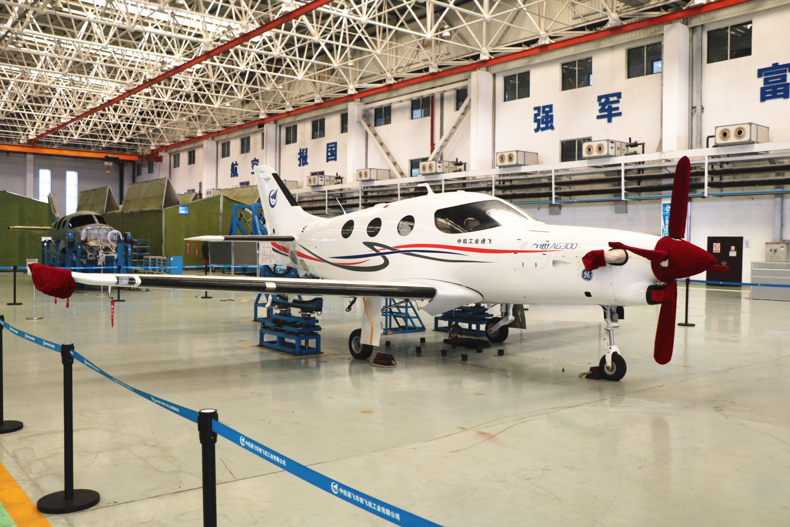中国航天科工集团WJ-700无人机完成首飞|无人机_新浪新闻